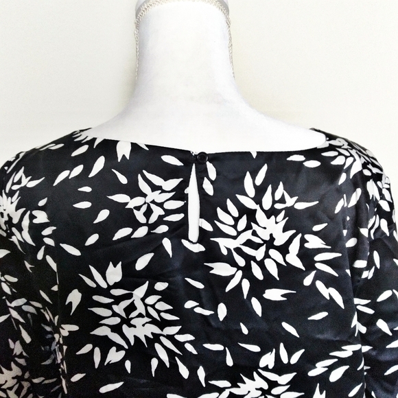 Merona Silky Black and White Quarter Sleeve Blouse - Picture 3 of 9